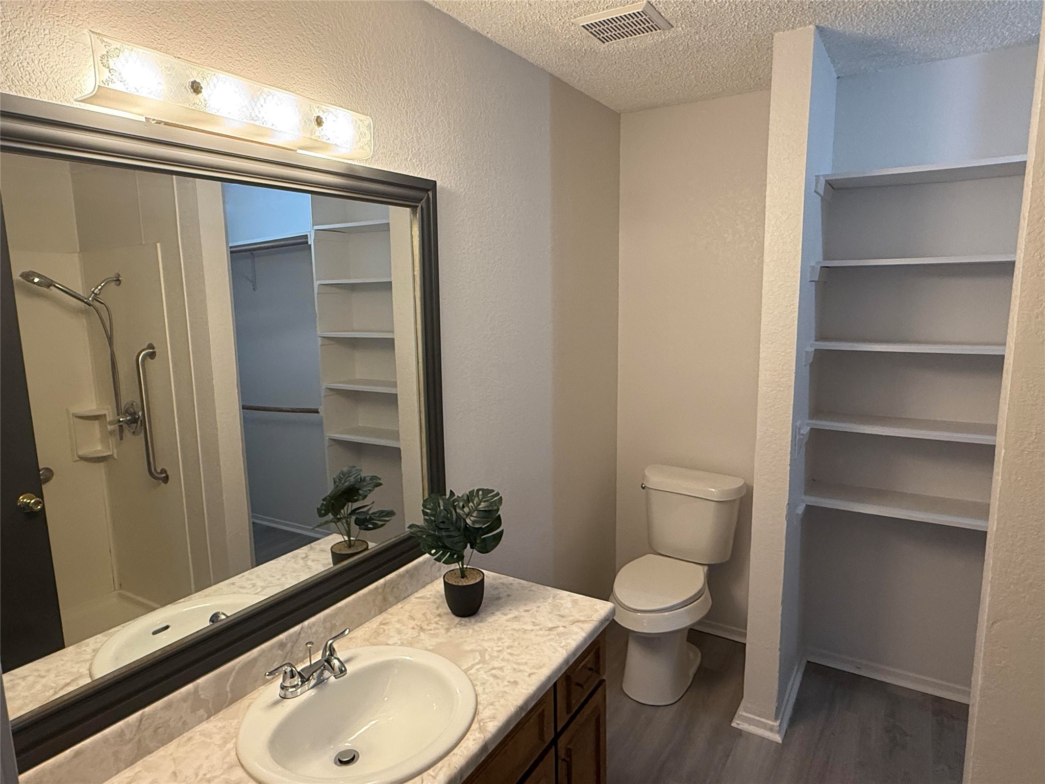 951 Van Zandt Paris TX 75460