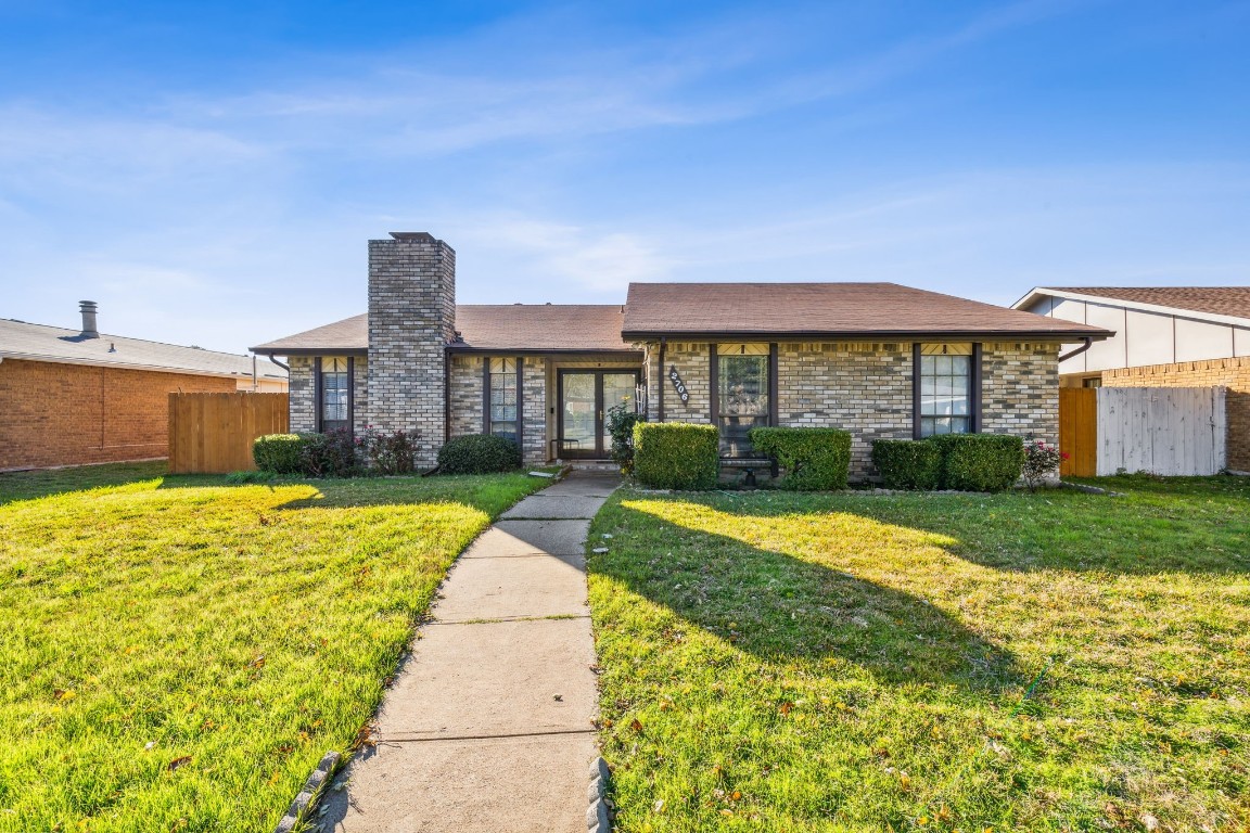 2706 Esquire Lane Garland TX 75044