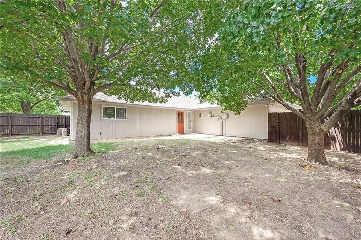 2303 Silverthorne Drive Dallas TX 75287