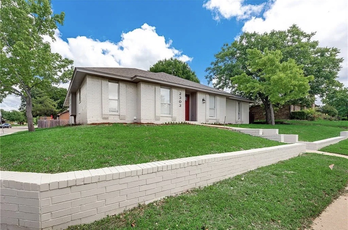 2303 Silverthorne Drive Dallas TX 75287