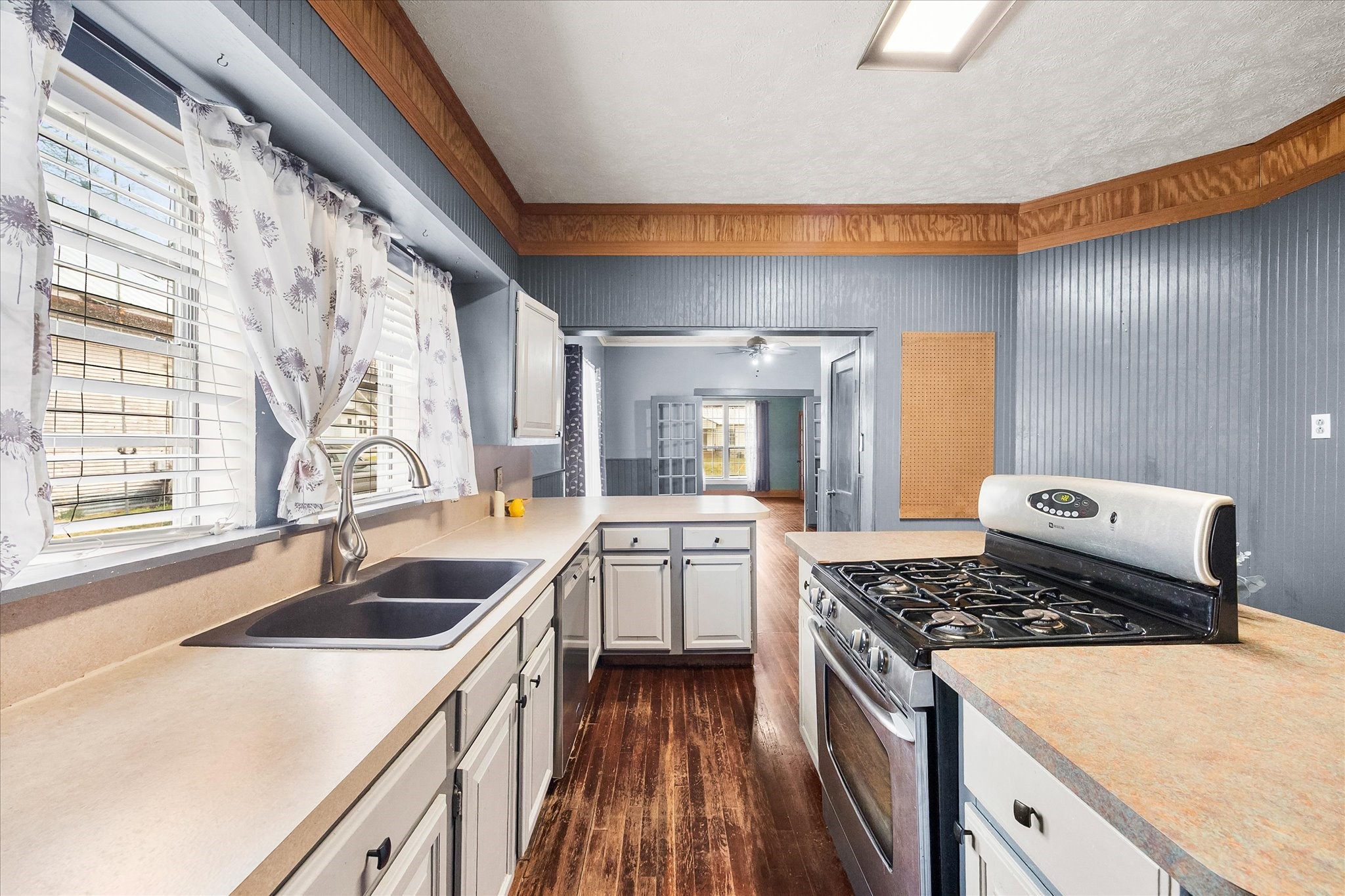 410 S Preston Street Wolfe City TX 75496