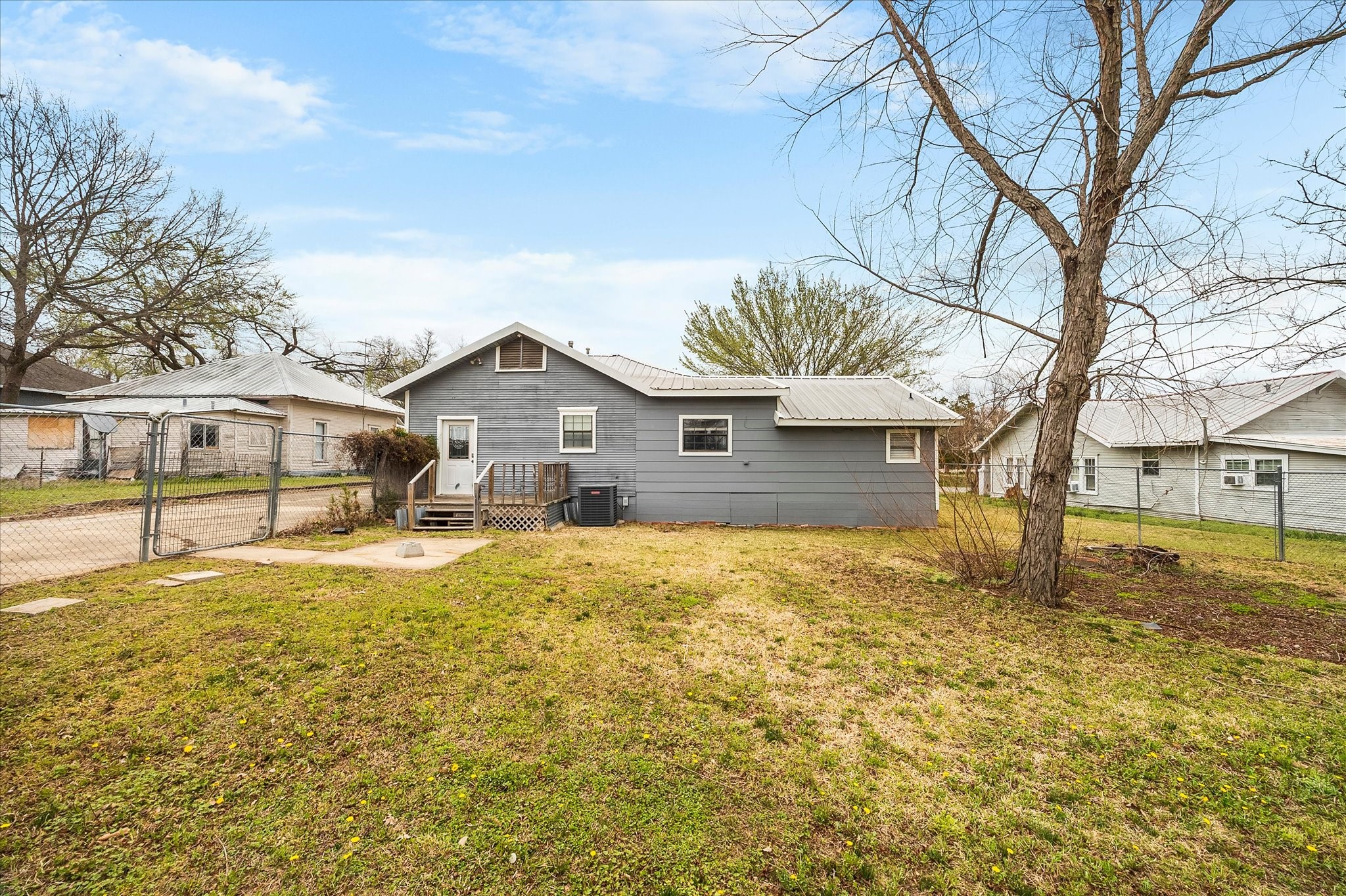 410 S Preston Street Wolfe City TX 75496