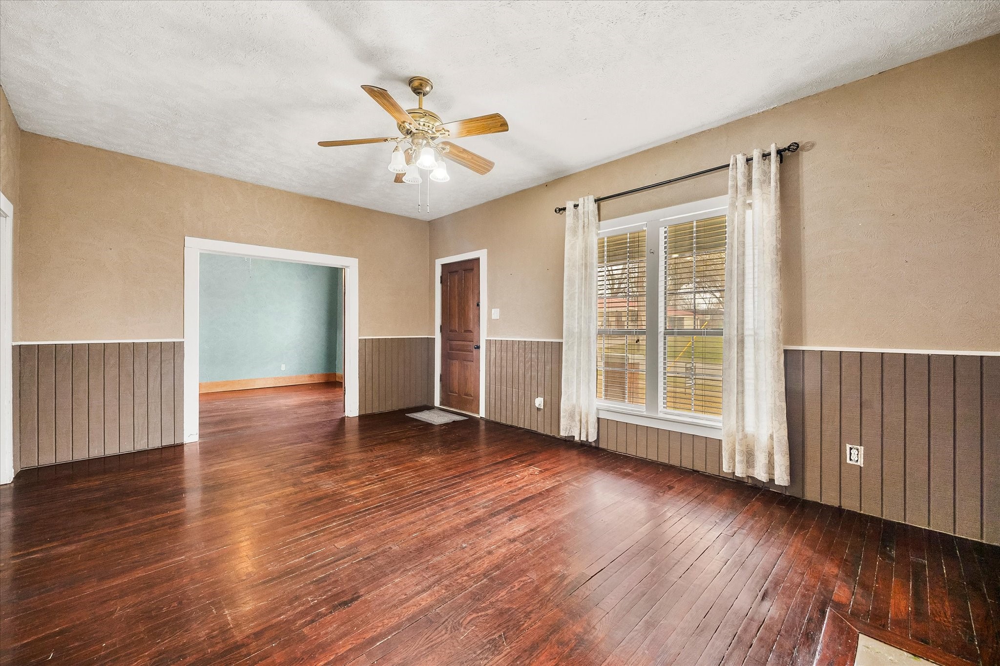 410 S Preston Street Wolfe City TX 75496