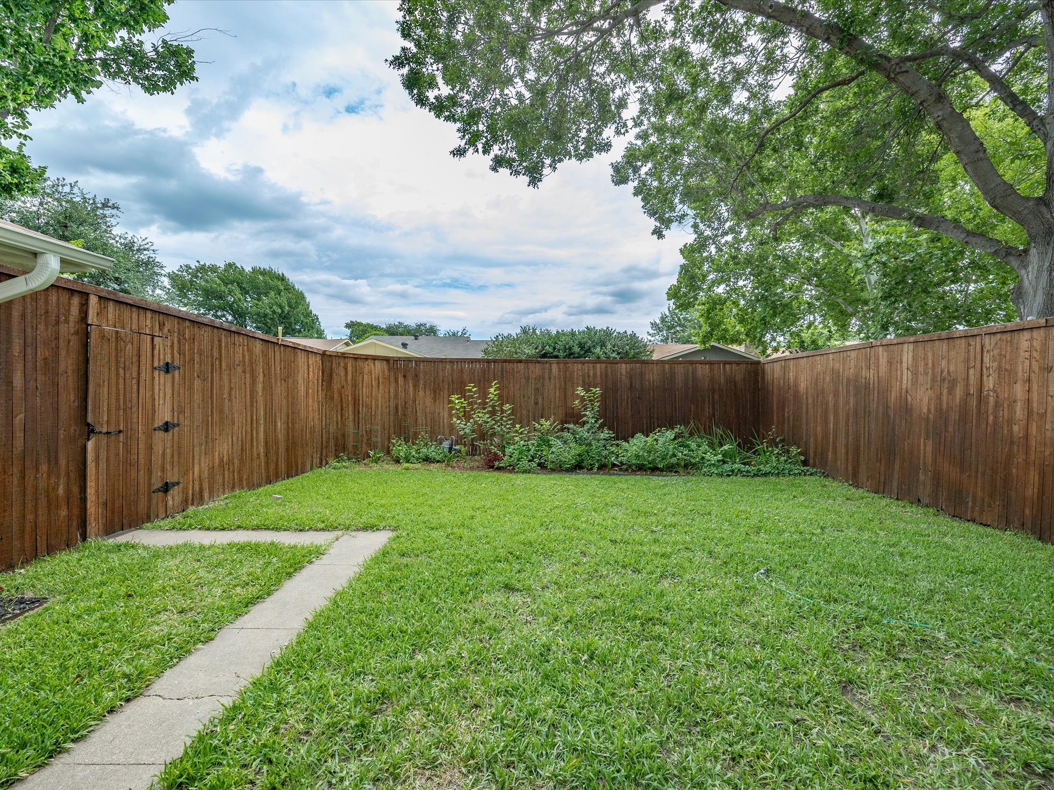 1907 Rambling Ridge Lane Carrollton TX 75007