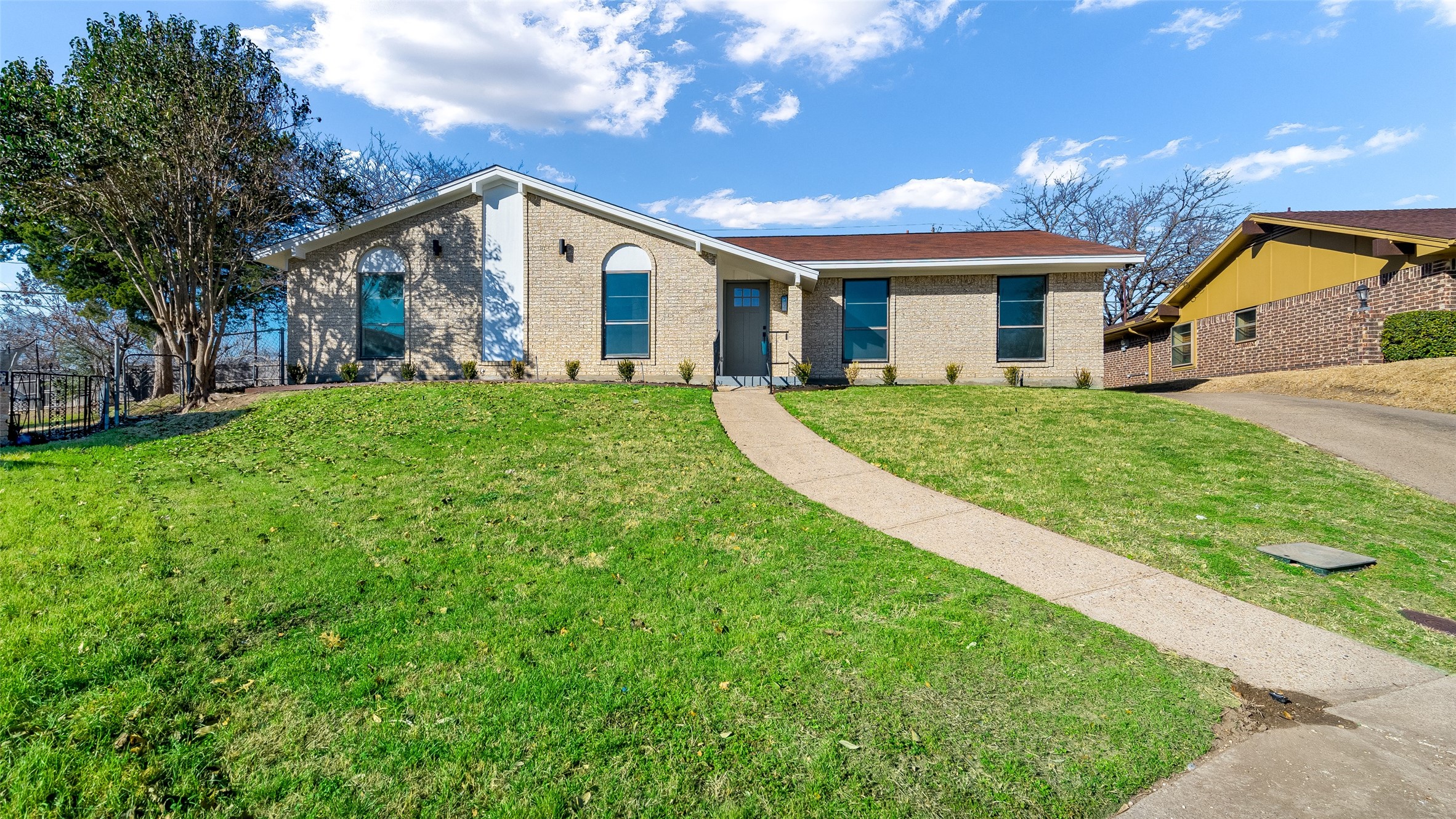 5945 Fox Hill Lane Dallas TX 75232