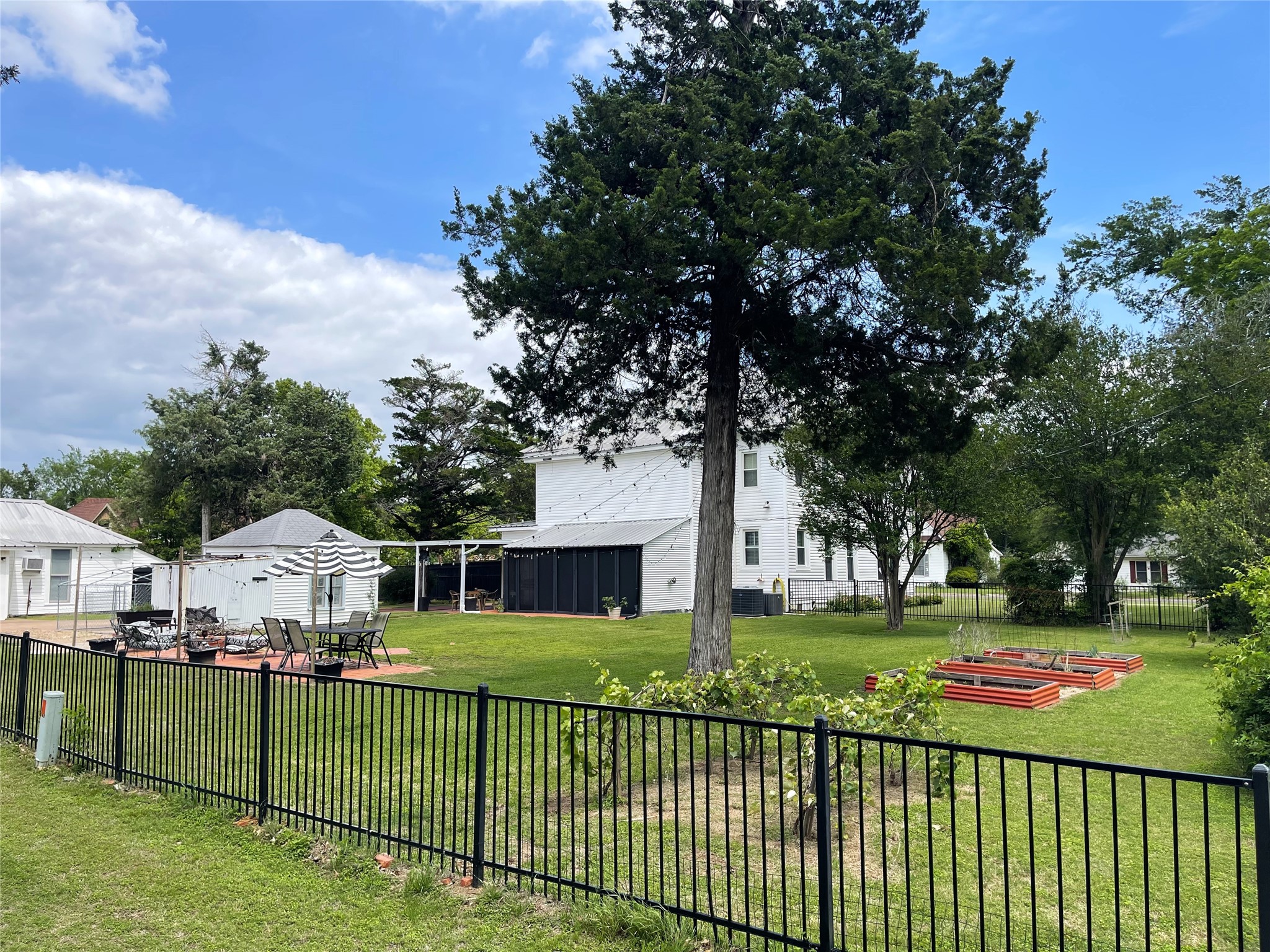 702 S 9th Avenue Teague TX 75860