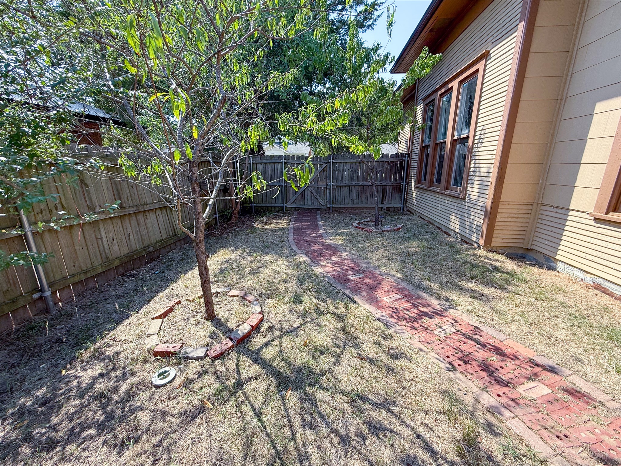 1210 Monroe Street Commerce TX 75428
