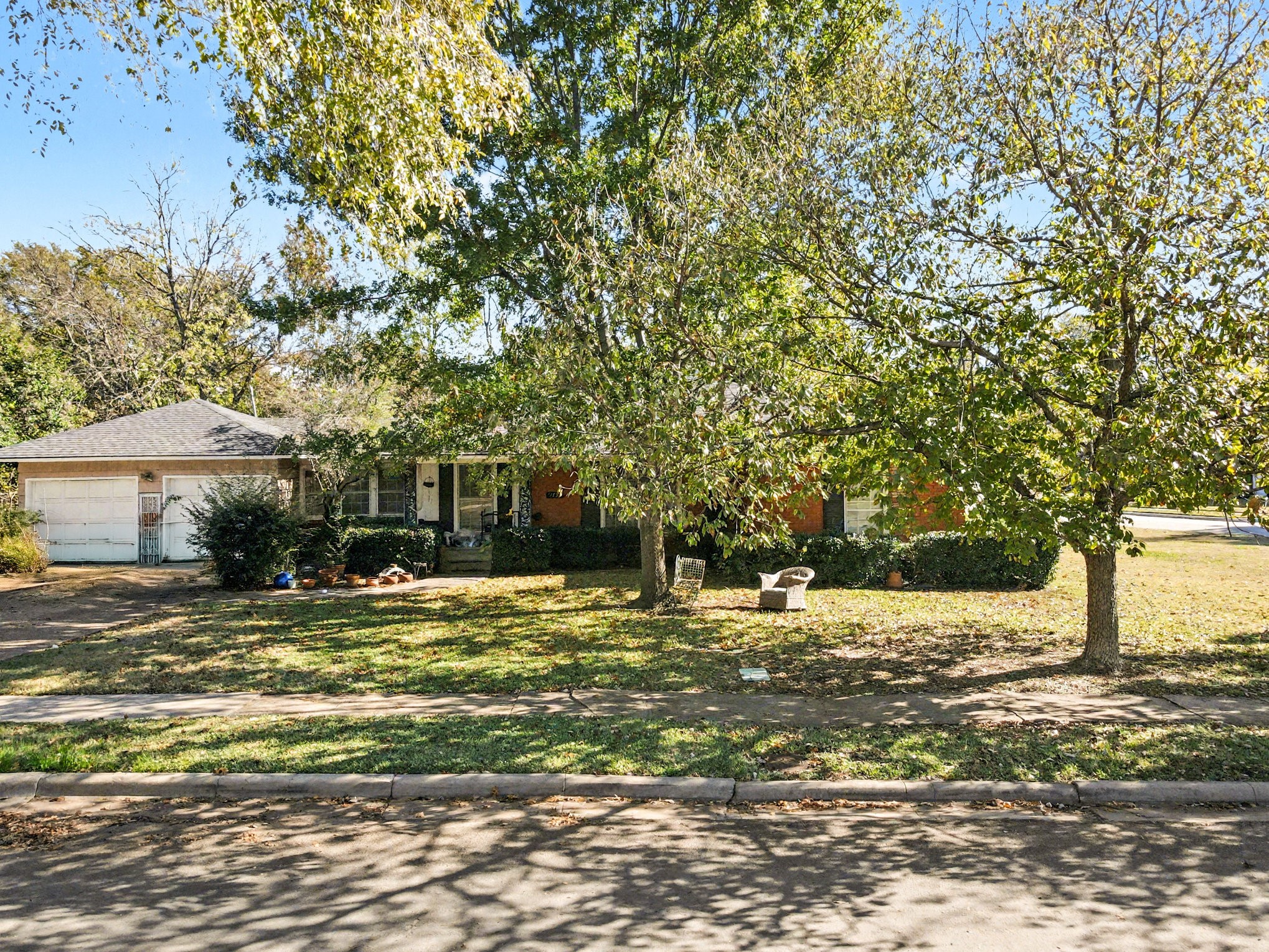 9734 Mixon Drive Dallas TX 75220