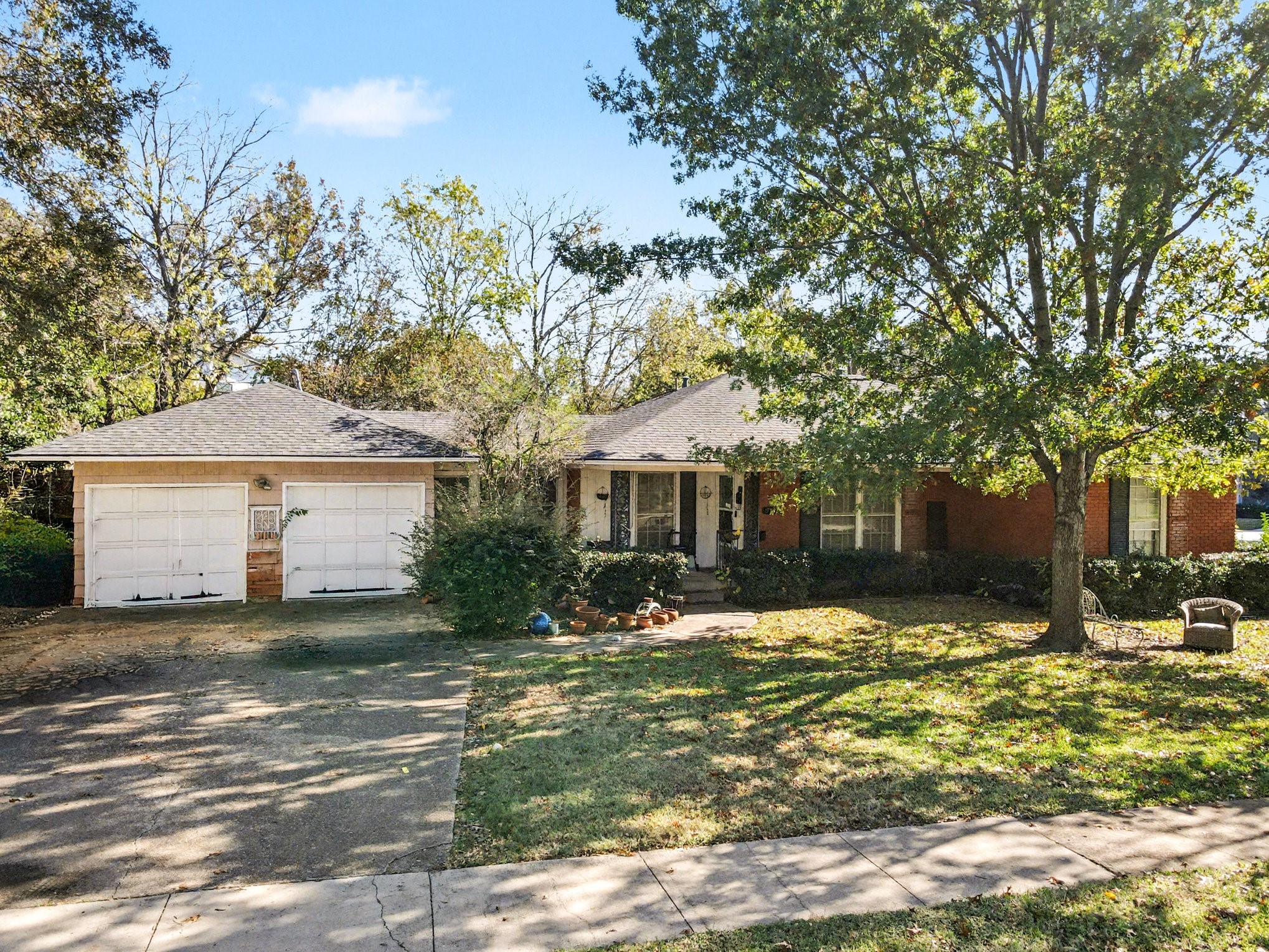 9734 Mixon Drive Dallas TX 75220