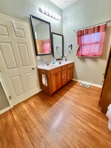 522 E Standifer Street Hamilton TX 76531