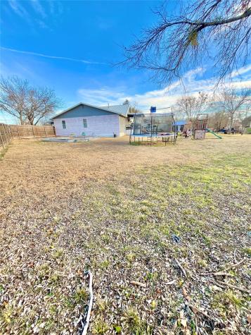 522 E Standifer Street Hamilton TX 76531