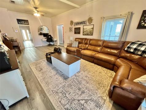 522 E Standifer Street Hamilton TX 76531