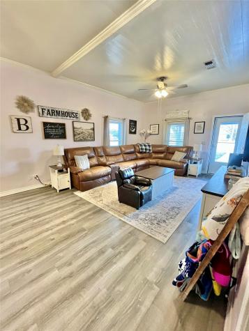 522 E Standifer Street Hamilton TX 76531