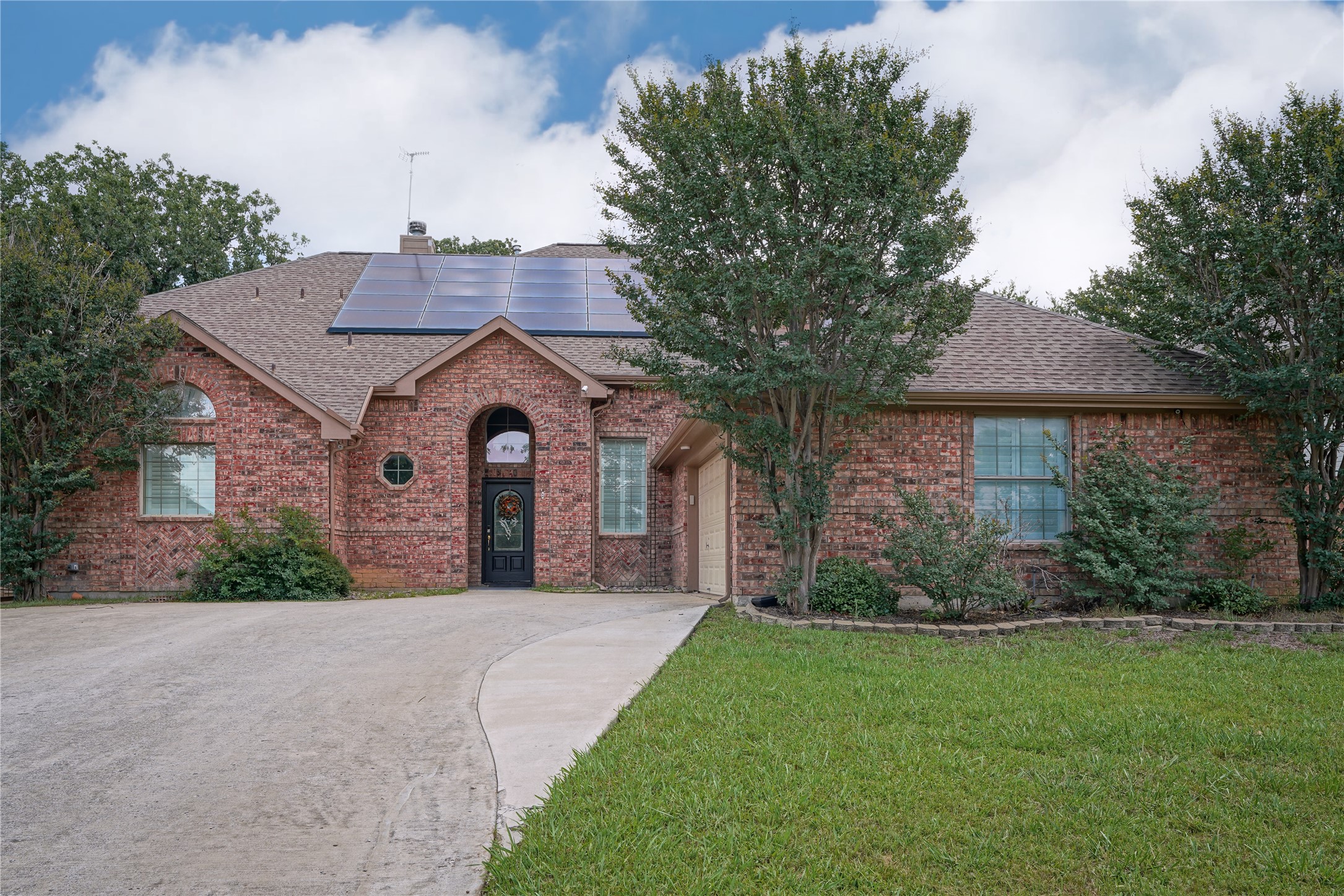 609 Trails End Court Hurst TX 76054