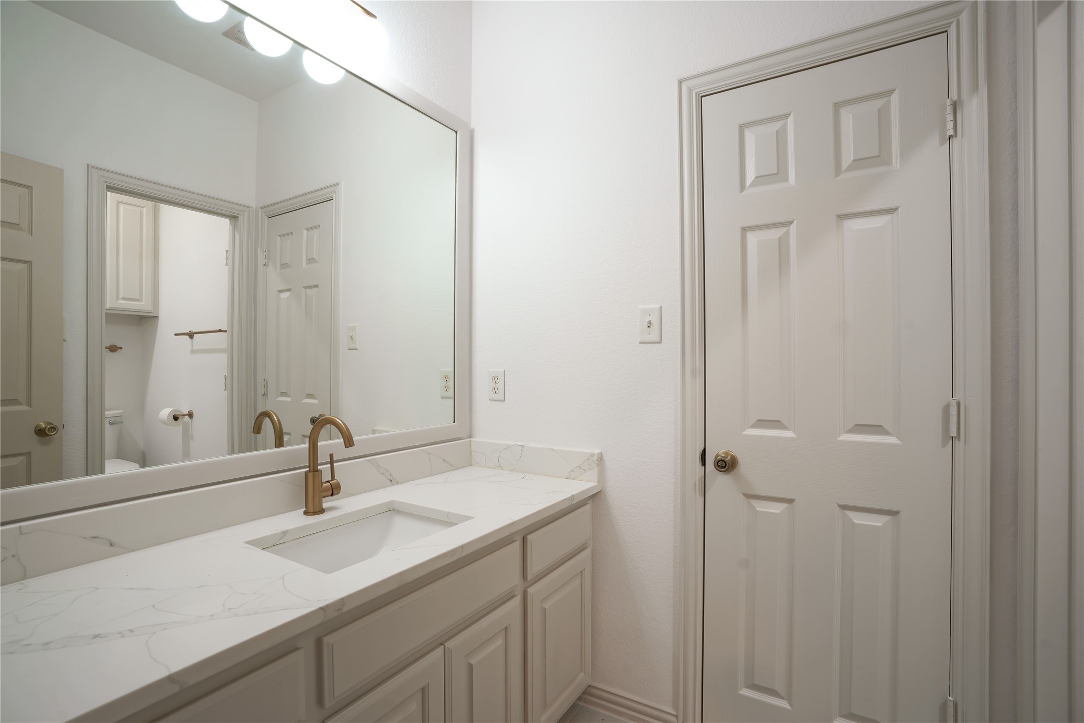 609 Trails End Court Hurst TX 76054