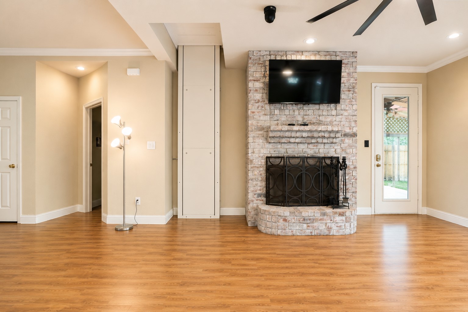 609 Trails End Court Hurst TX 76054