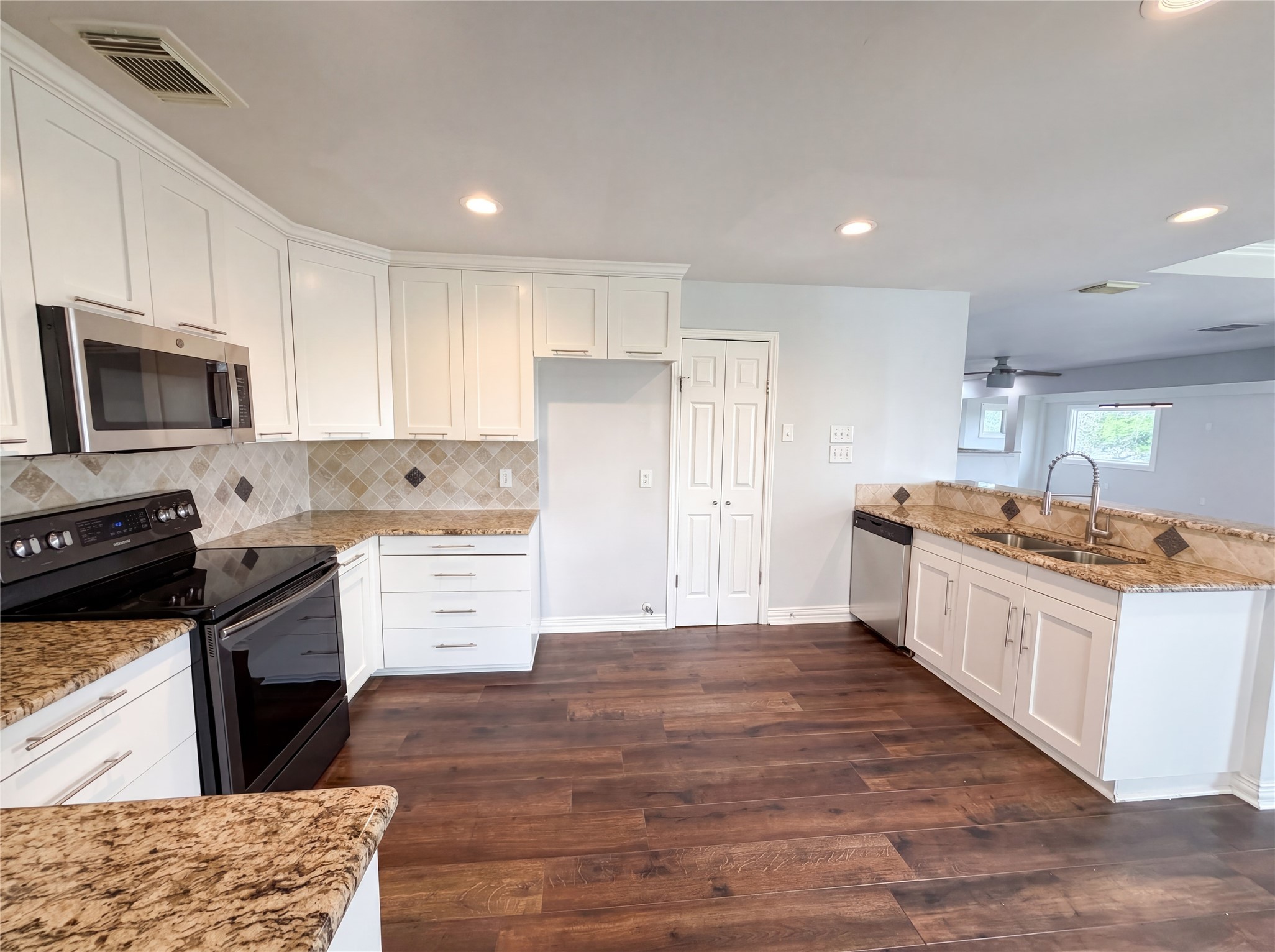 3434 Hightrail Lane Garland TX 75043
