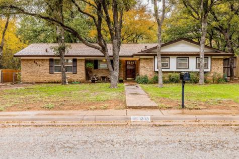 1313 Fisher Street Graham TX 76450