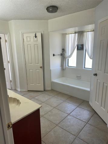 901 Freestone Court Arlington TX 76017