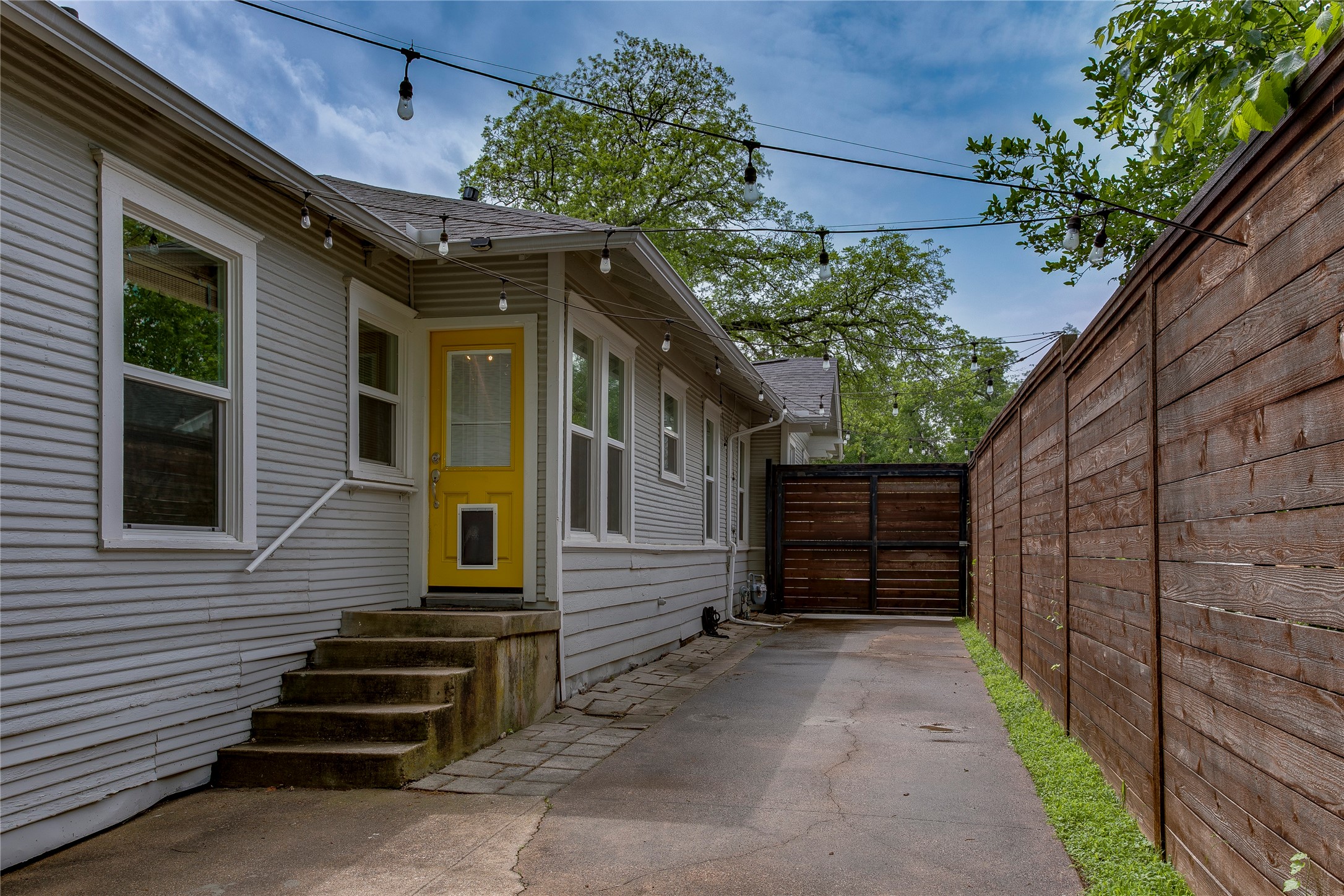 118 S Marlborough Avenue Dallas TX 75208