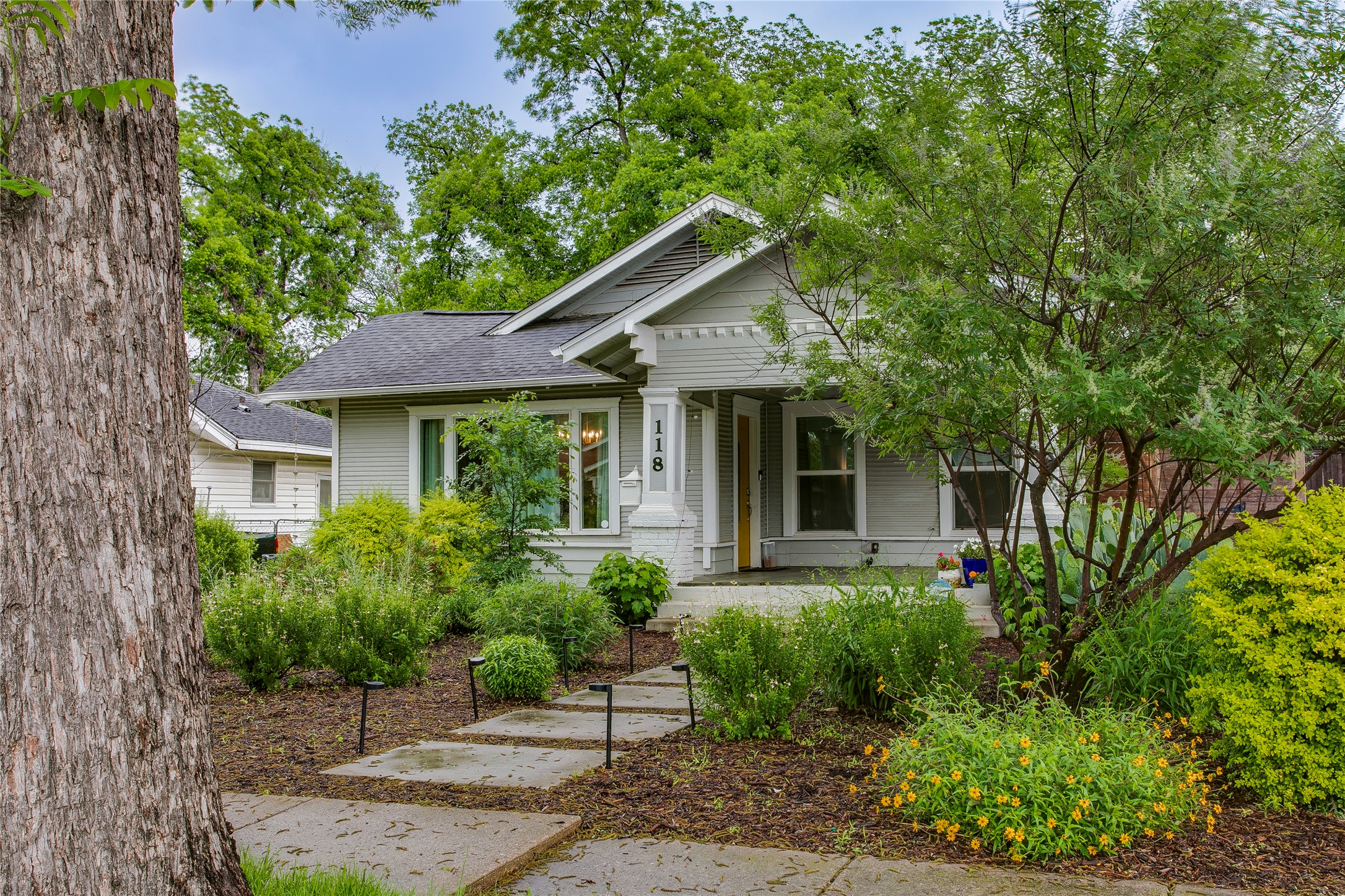 118 S Marlborough Avenue Dallas TX 75208