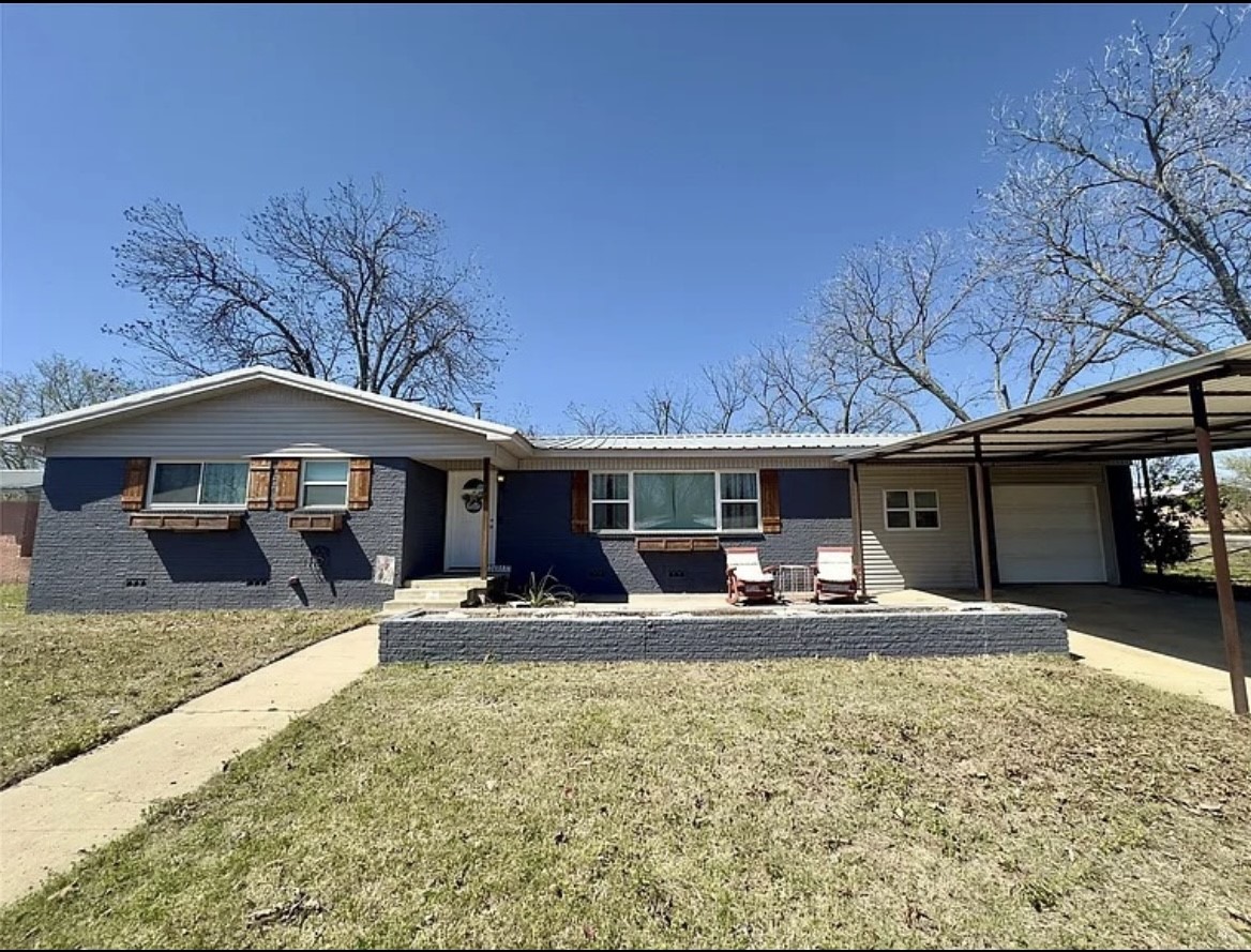 313 Sunset Drive Comanche TX 76442