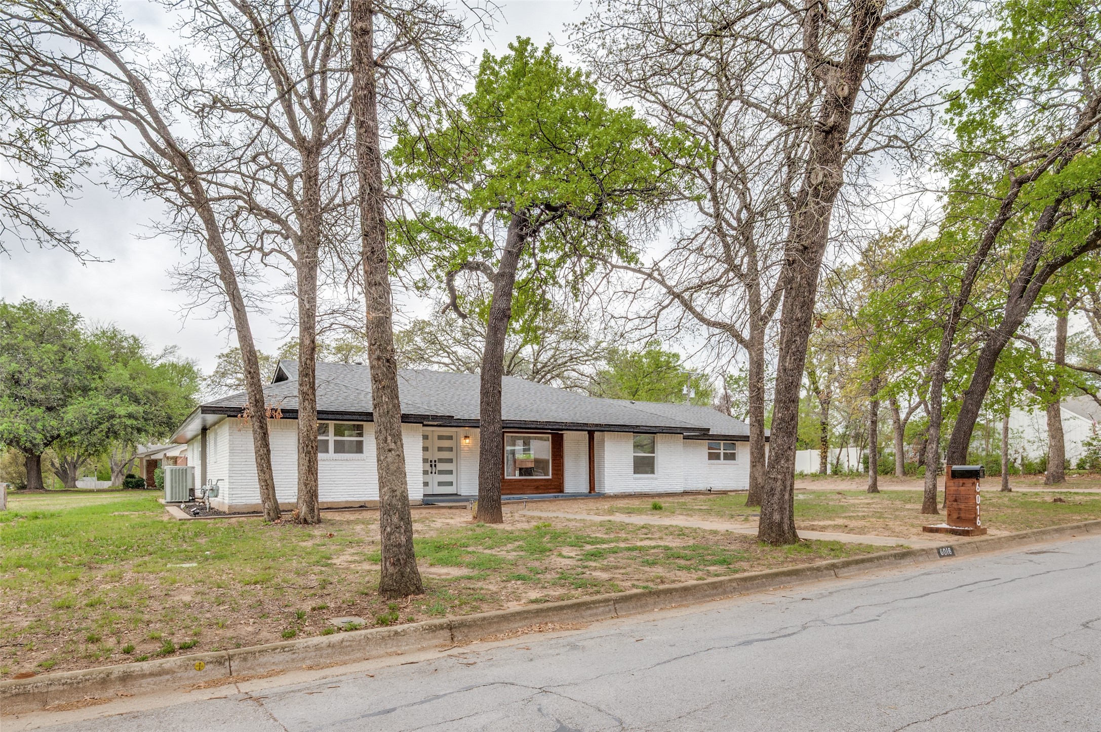 6016 Jacqueline Road Fort Worth TX 76112