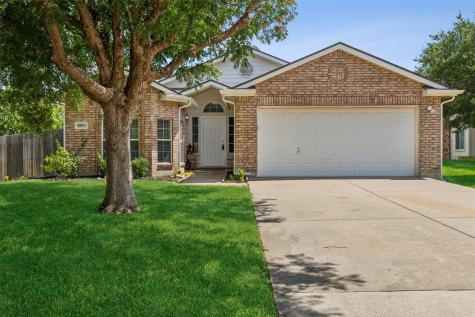 1009 Crane Circle Saginaw TX 76131
