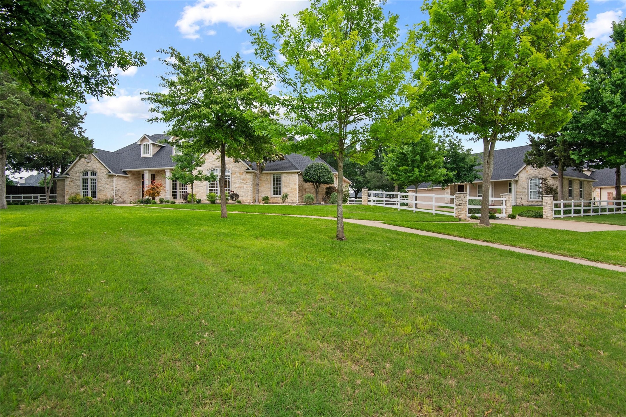 2202 Somerset Midlothian TX 76065