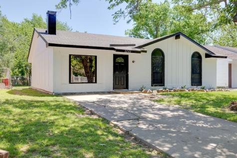 2242 Aggie Drive Grand Prairie TX 75051