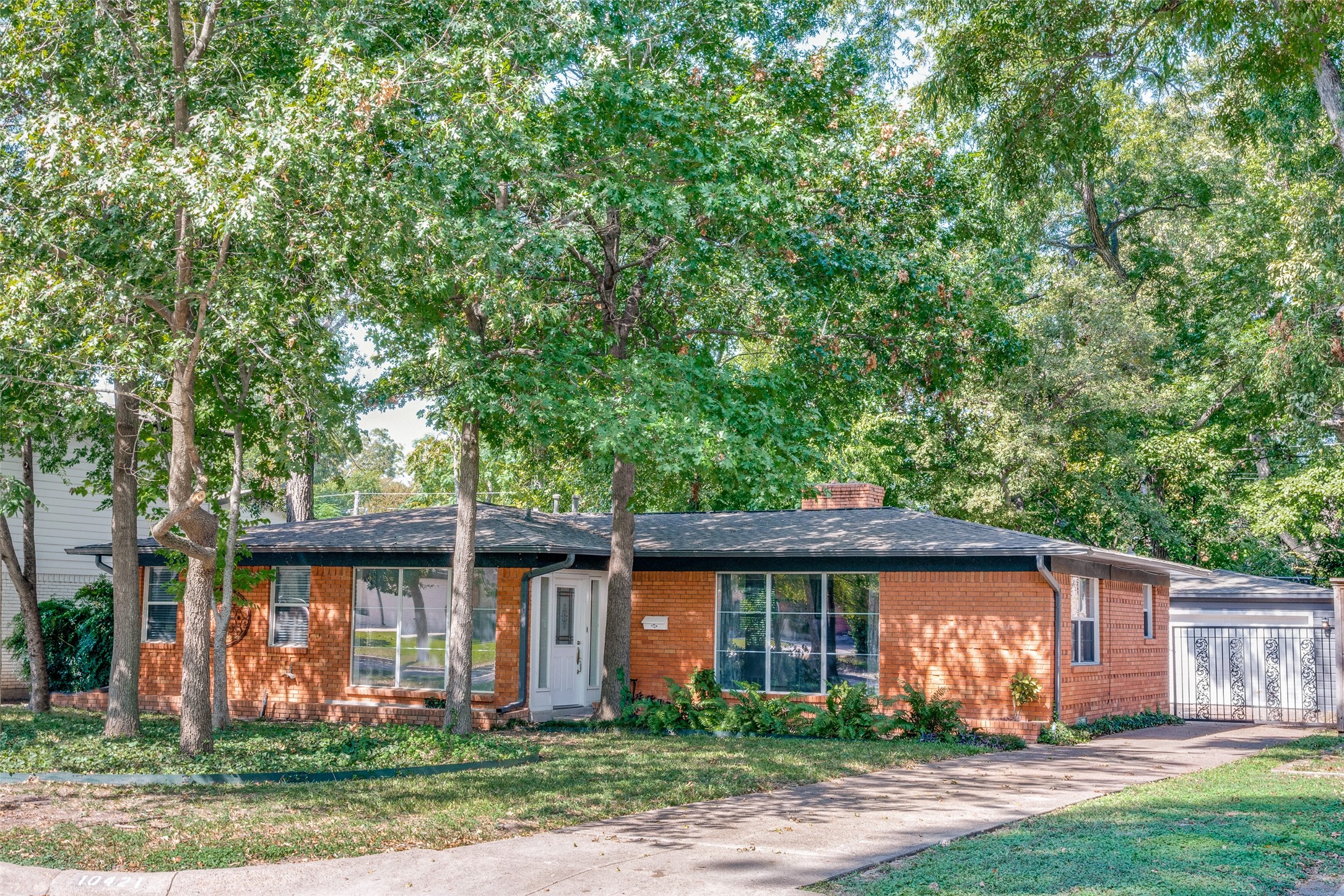10421 Lake Gardens Drive Dallas TX 75218