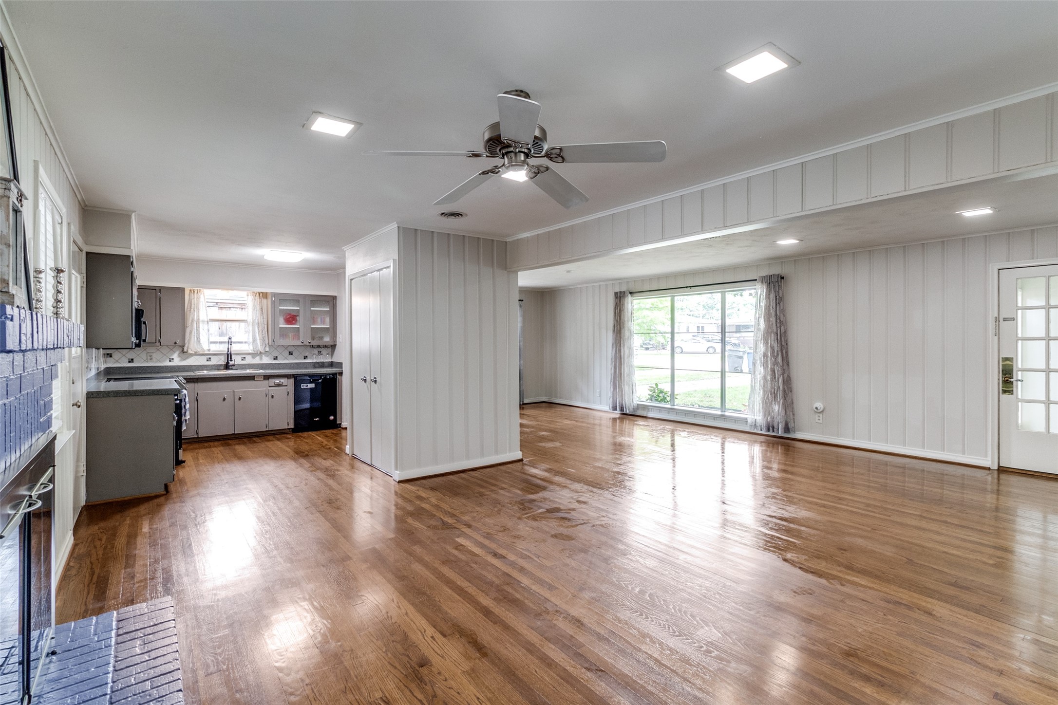 10421 Lake Gardens Drive Dallas TX 75218