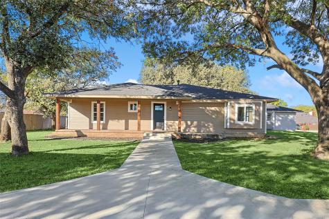 302 Woodlawn Street Krum TX 76249
