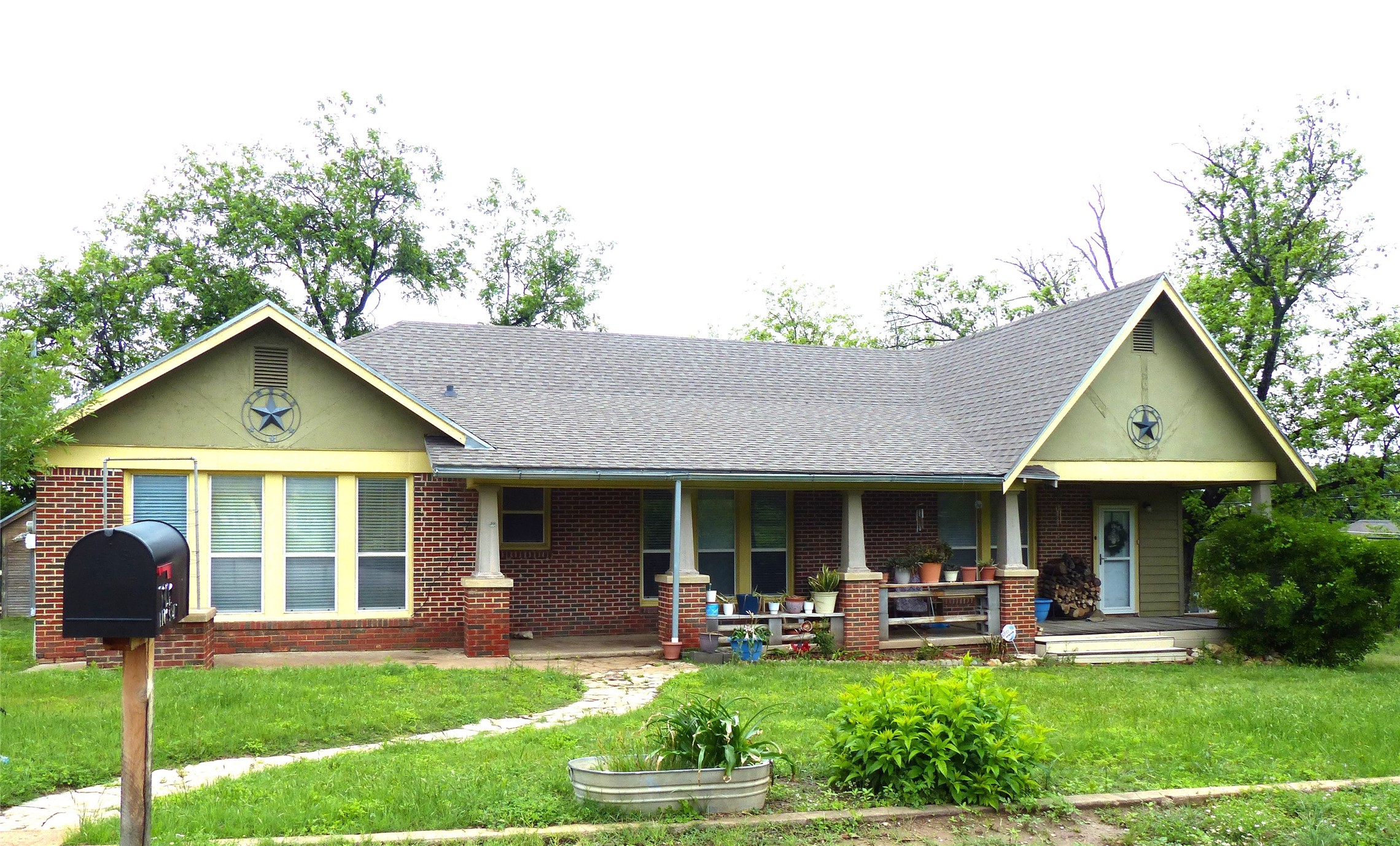 606 S Blackburn Brady TX 76825