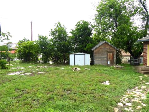 606 S Blackburn Brady TX 76825