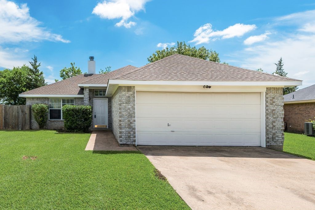 1415 S Medora Street Terrell TX 75160