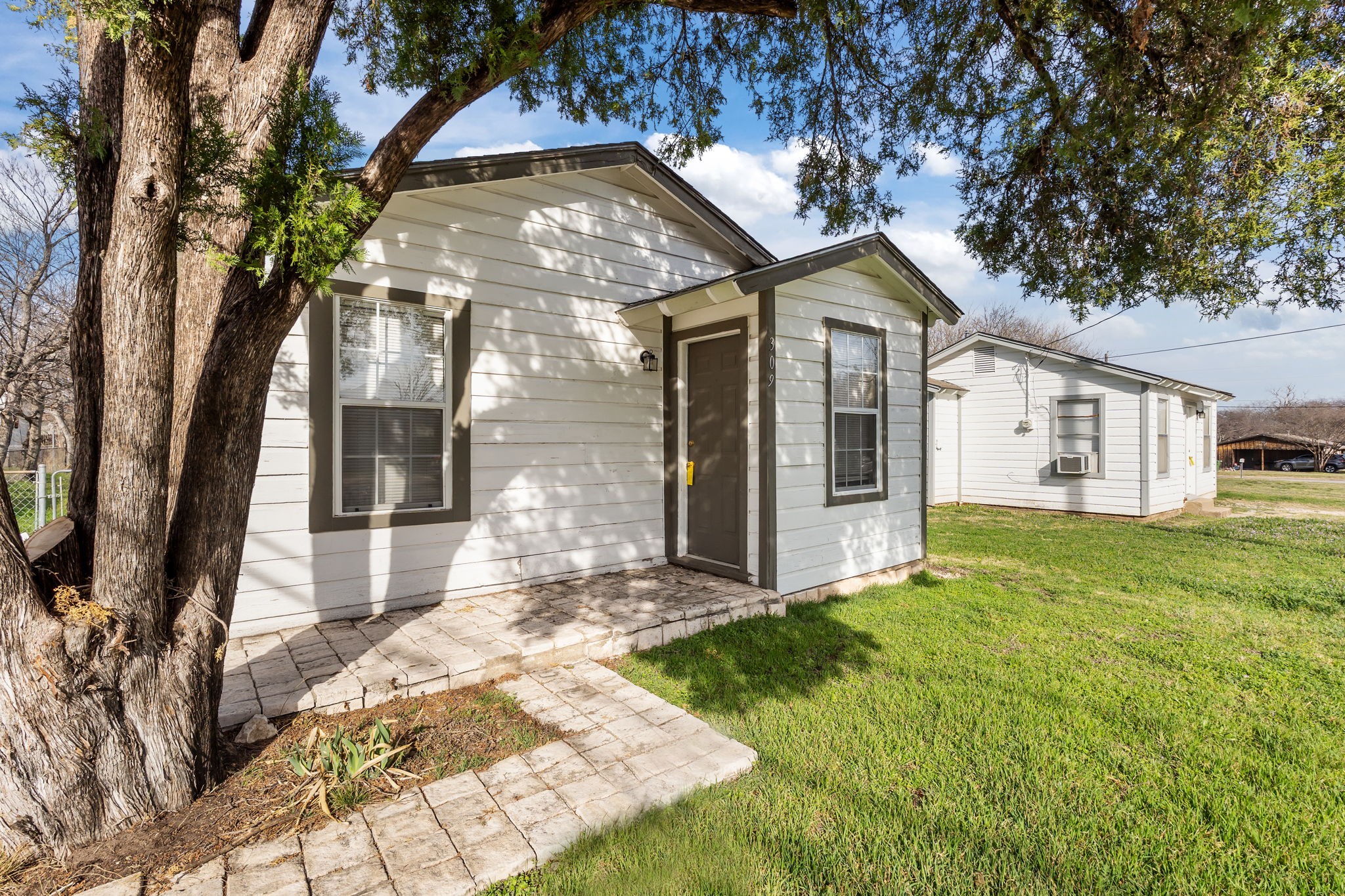 309 Hallvale Drive White Settlement TX 76108