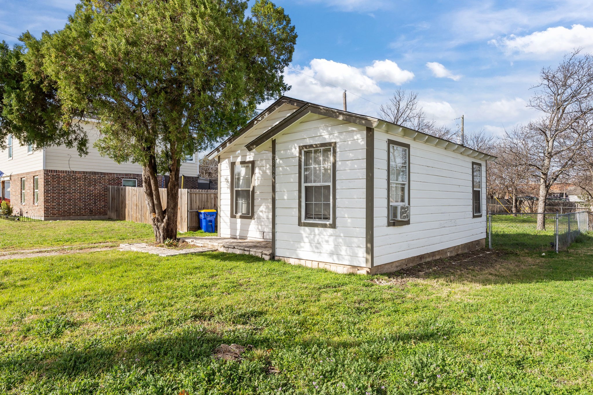 309 Hallvale Drive White Settlement TX 76108