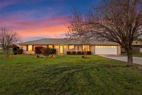 117 N 9th Street Lott TX 76656