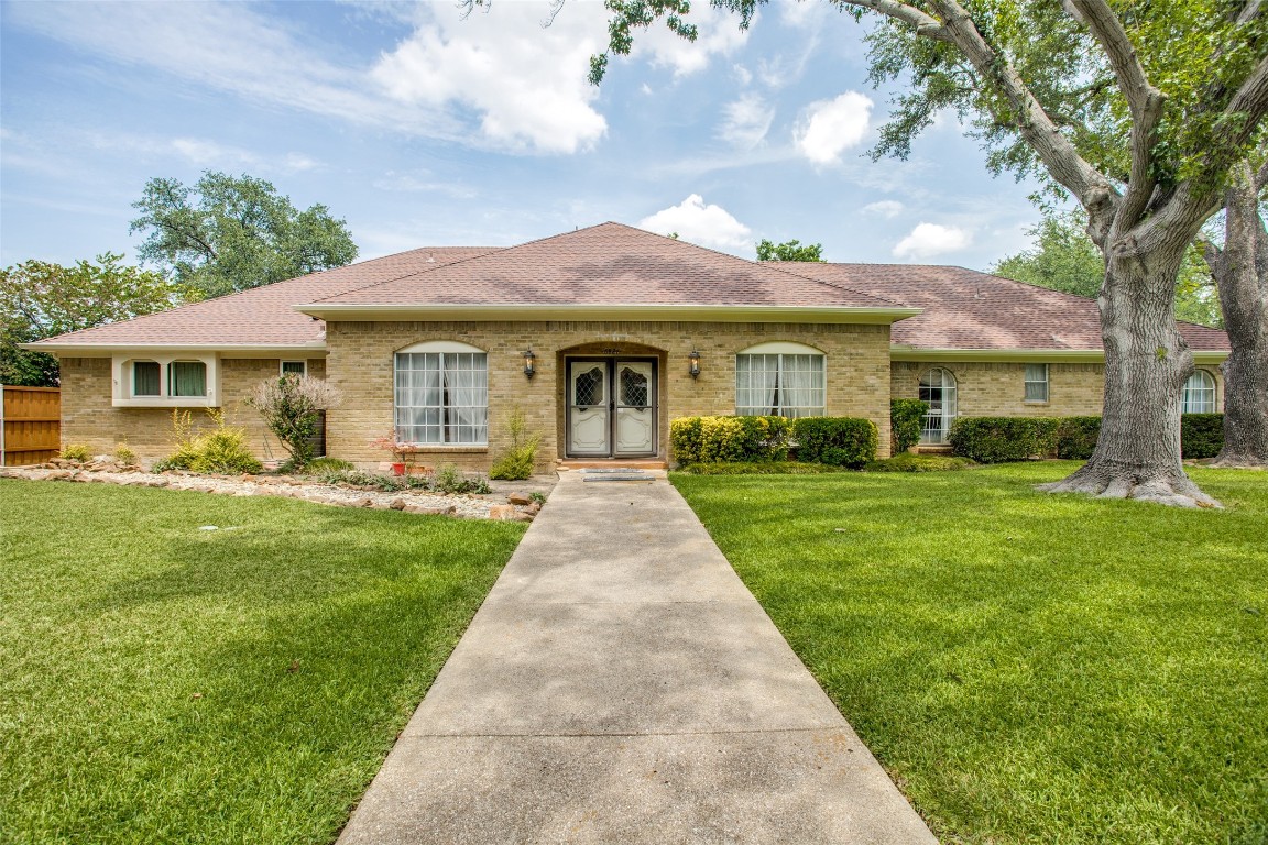 6827 Quarterway Drive Dallas TX 75248