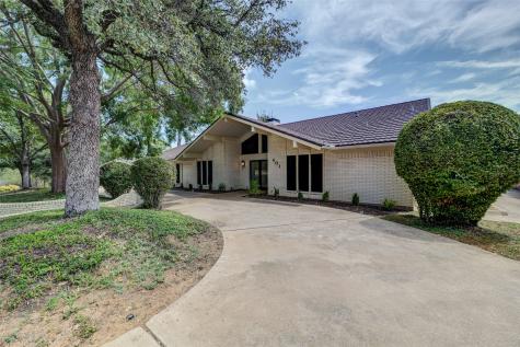 401 Lake Charles Avenue N Fort Worth TX 76103
