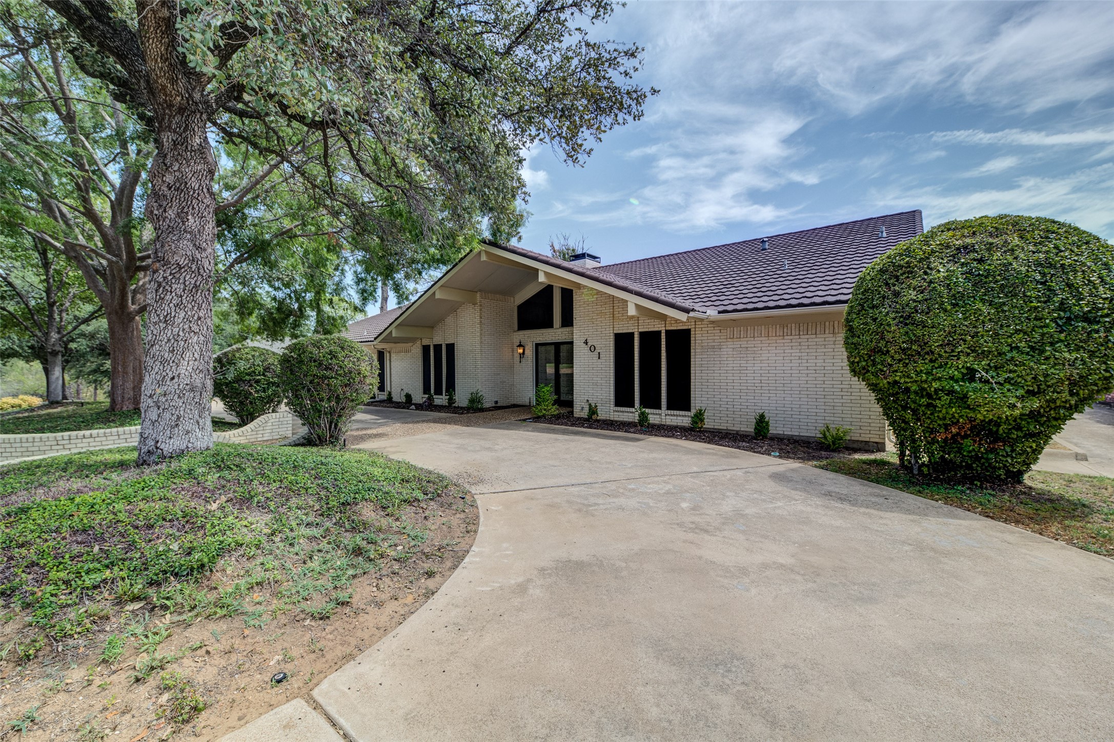 401 Lake Charles Avenue N Fort Worth TX 76103