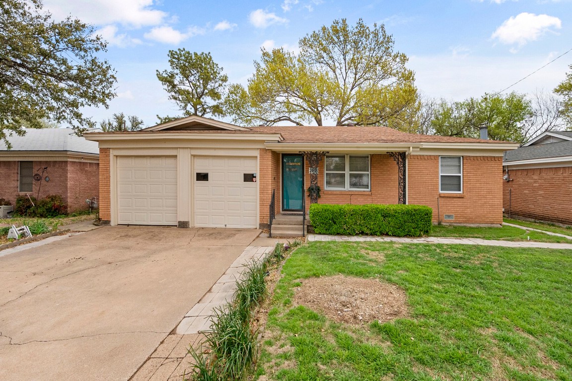 2016 Elton Road Haltom City TX 76117