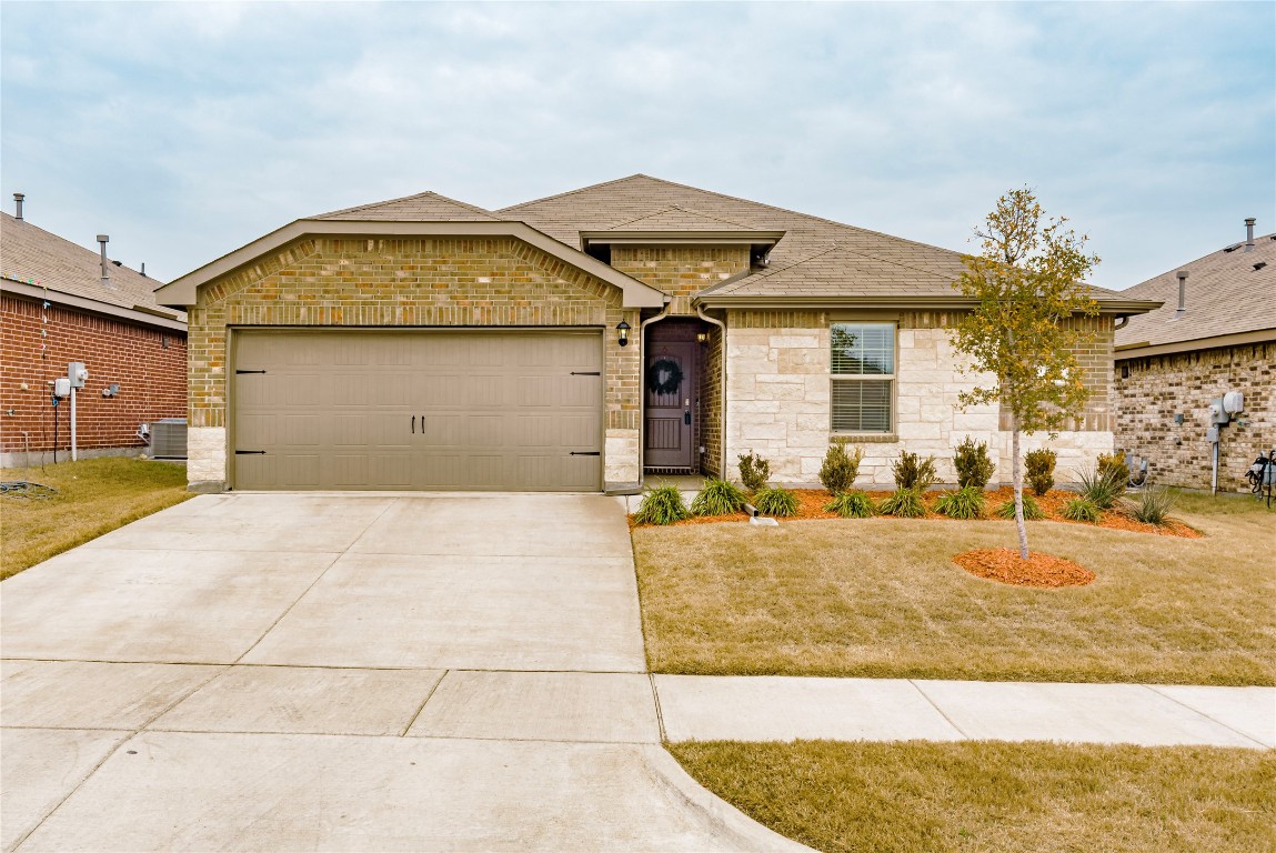 829 Hutchins Drive Crowley TX 76036