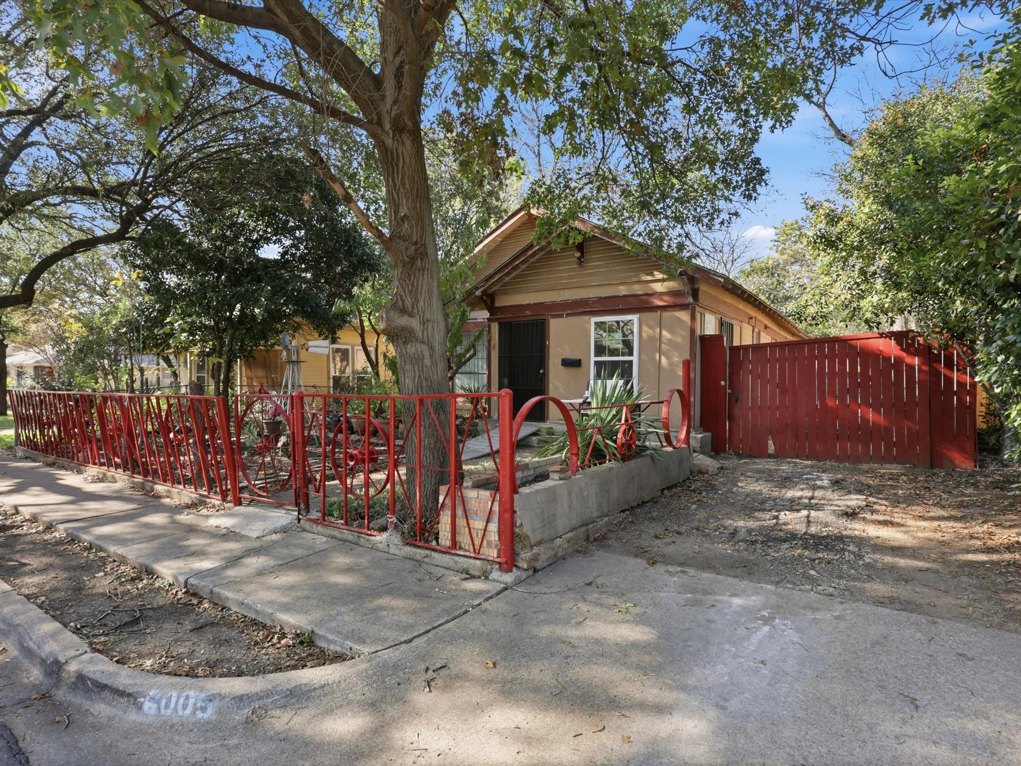6005 Worth Street Dallas TX 75214
