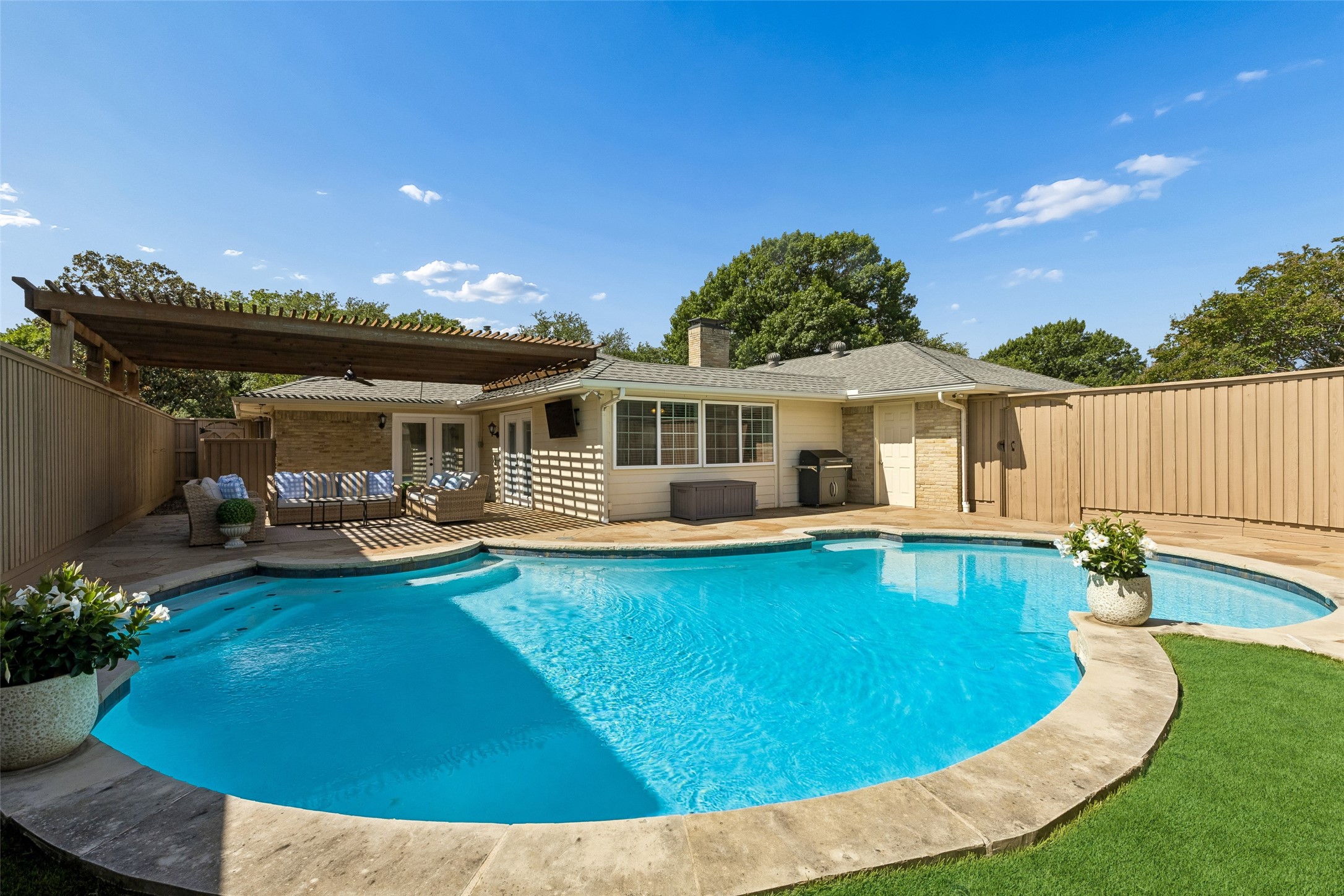 7335 La Sobrina Drive Dallas TX 75248