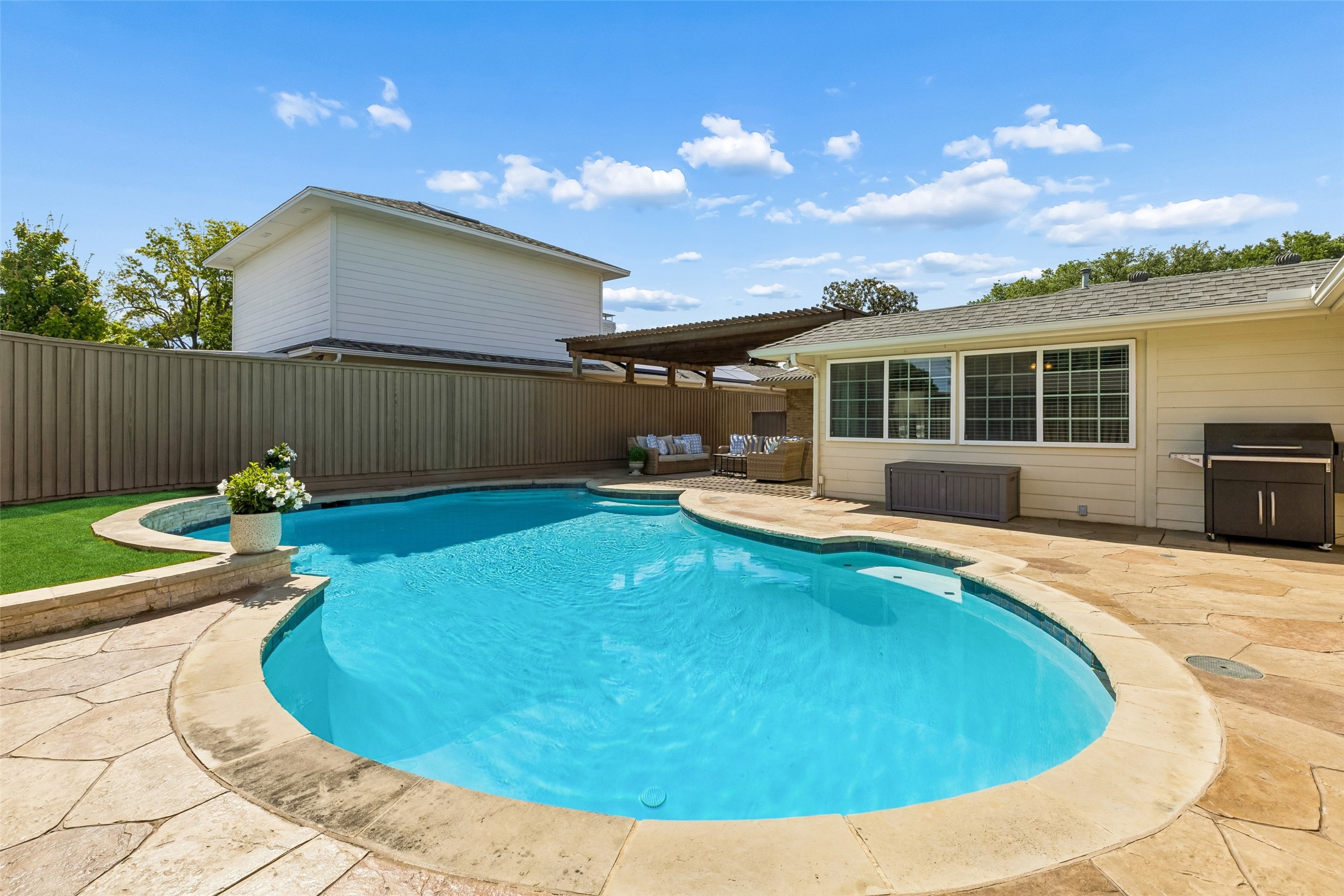 7335 La Sobrina Drive Dallas TX 75248