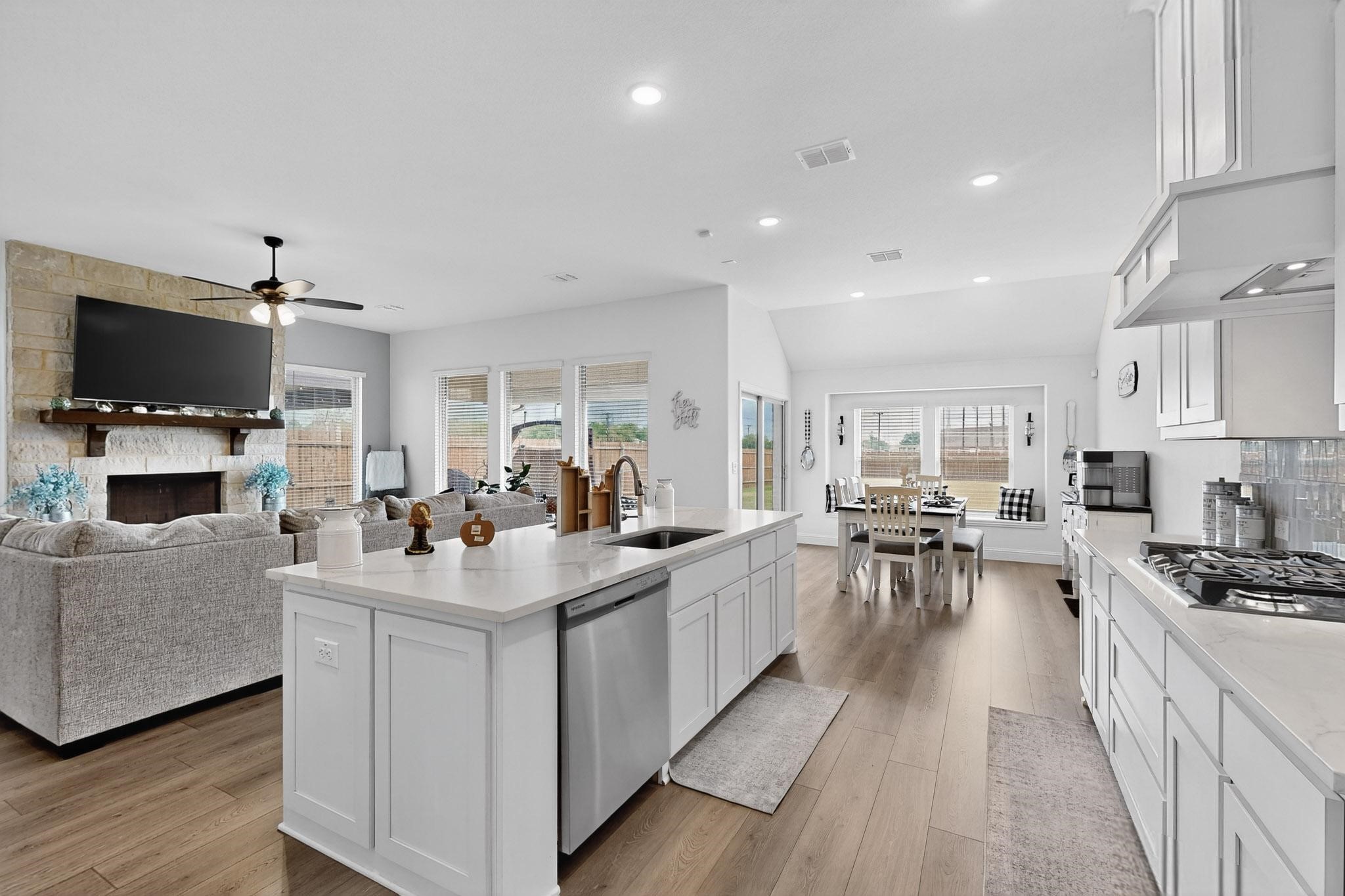 205 Lakewood Lane Ponder TX 76259