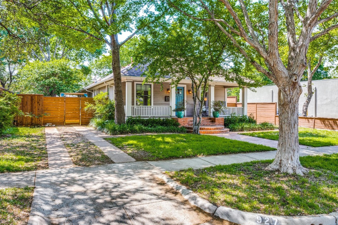 927 N Edgefield Avenue Dallas TX 75208