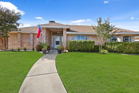 817 Wood Glen Desoto TX 75115